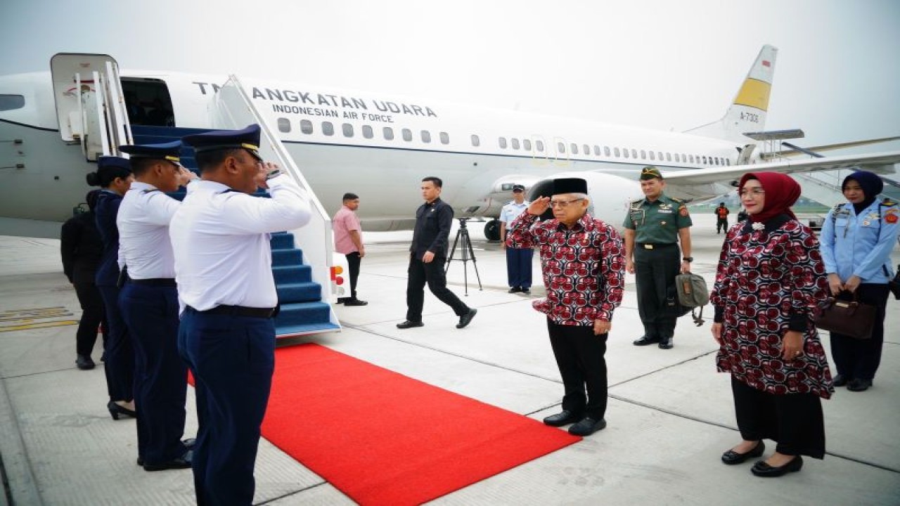 Wakil Presiden Ma’ruf Amin bertolak ke Banyuasin, Sumatera Selatan untuk menghadiri Puncak Peringatan Hari Keluarga Nasional ke-30 Tahun 2023, dari Pangkalan TNI AU Halim Perdanakusuma, Jakarta, Kamis (6/7/2023). ANTARA/HO-BPMI Setwapres