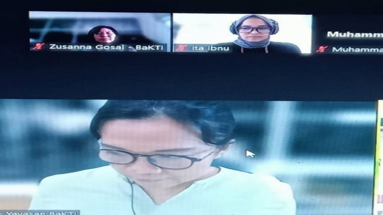 Tangkapan layar Manajer Komunikasi Yayasan Bursa Pengetahuan Kawasan Indonesia Timur (BaKti) Kiko Victoria Ngantung (kiri bawah). (ANTARA/Benny Jahang)