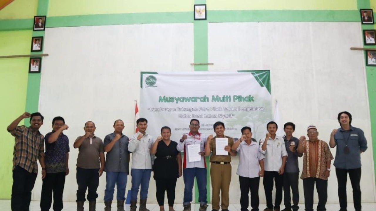 Ilustrasi - Berbagai pihak di Desa Laban Nyarit, Kecamatan Malinau Selatan, Kabupaten Malinau menujukkan sikap komitmen berkomitmen meningkatkan perlindungan dan pengamanan kawasan hutan desa agar dapat dimanfaatkan untuk peningkatan ekonomi berkelanjutan.  (ANTARA/HO-KKI Warsi)