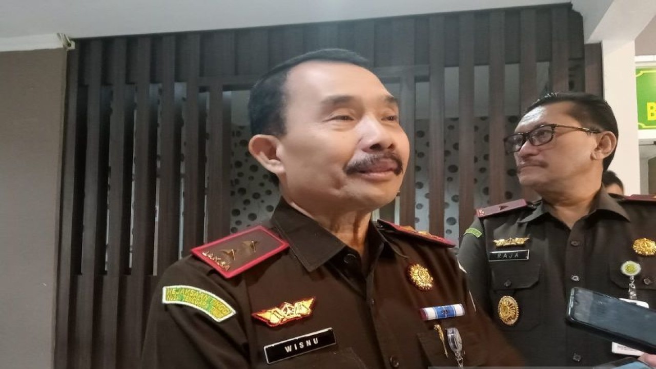 Kepala Kejaksaan Tinggi Provinsi Nusa Tenggara Timur Hutama Wisnu (ANTARA/Benny Jahang)