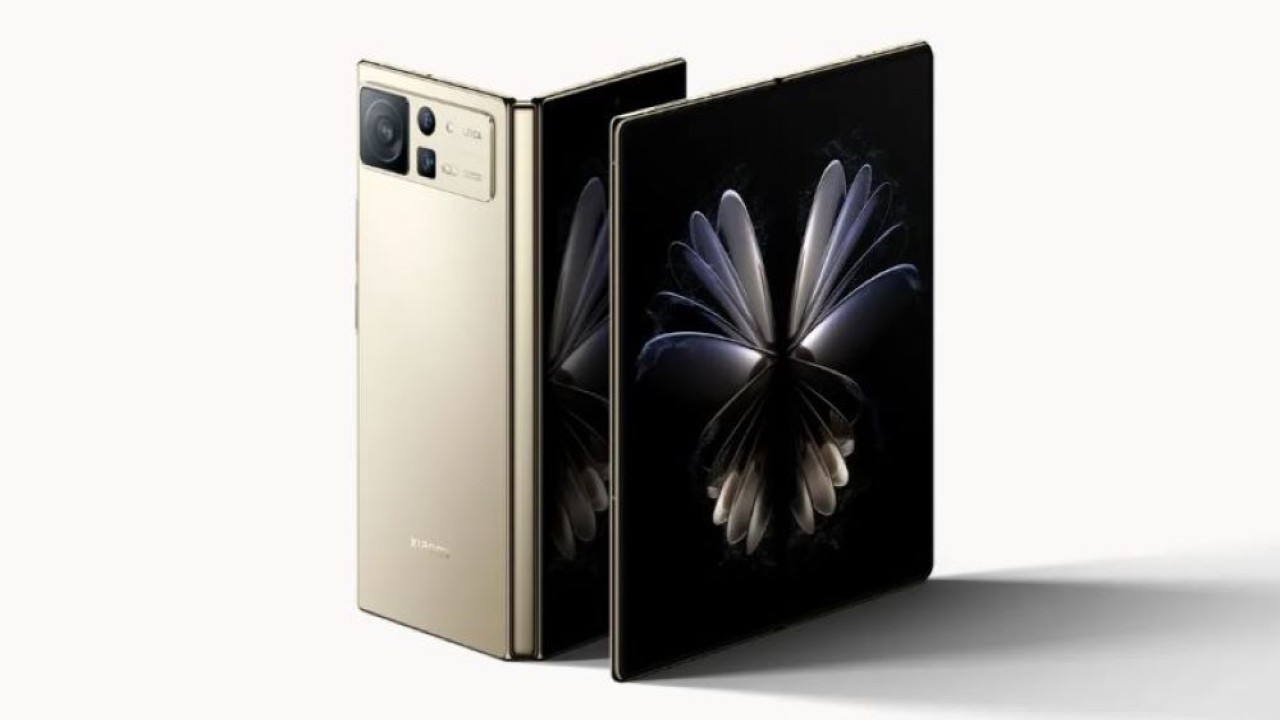 Xiaomi MIX Fold 2. (CNET)