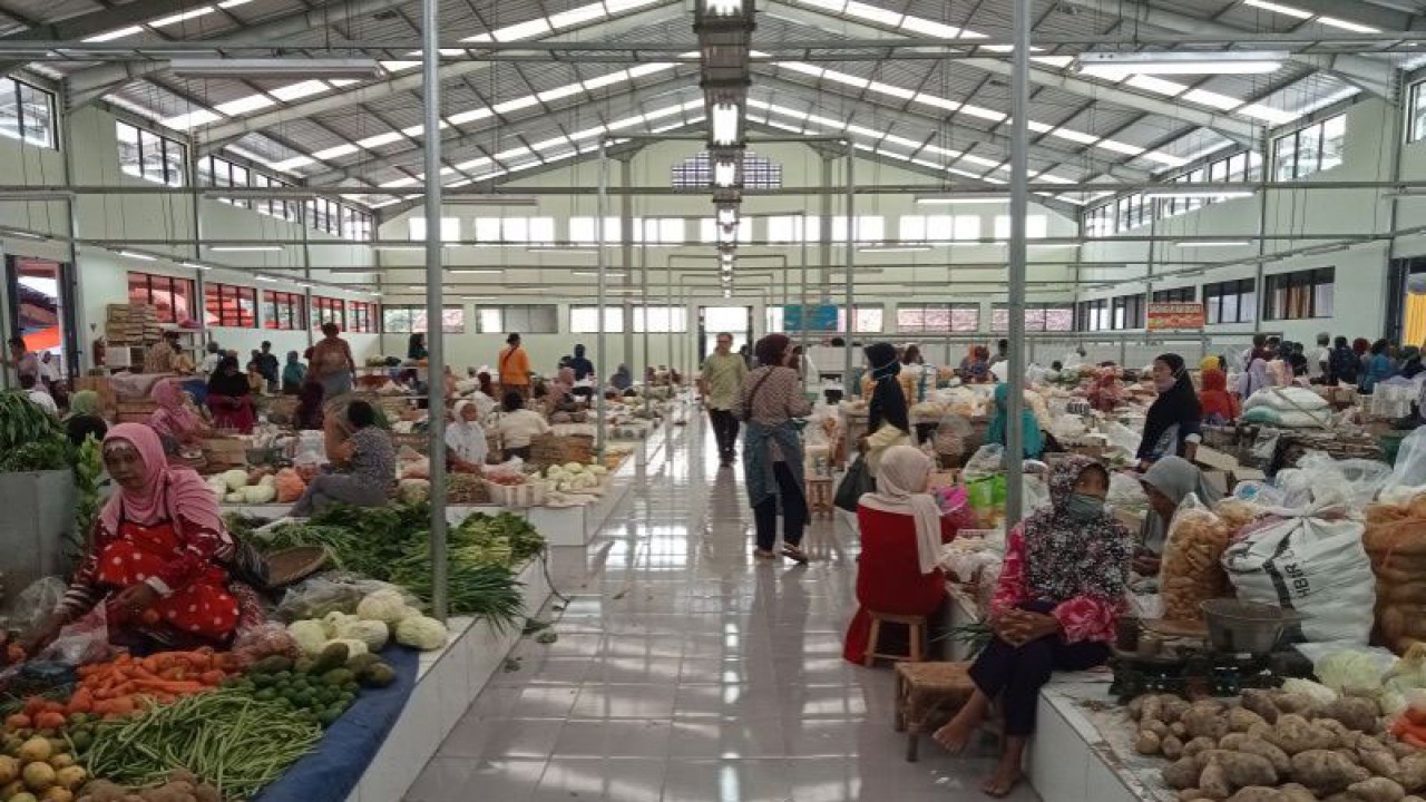 Salah satu pasar tradisional di Kabupaten Bantul, Daerah Istimewa Yogyakarta yang sudah direnovasi oleh pemerintah daerah setempat. ANTARA/Hery Sidik