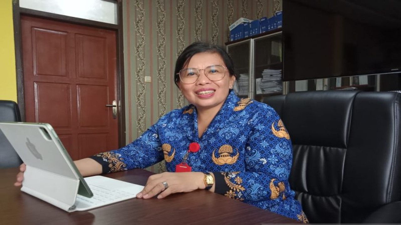 Kepala Bappeda Kabupaten Mimika Yohana Paliling. ANTARA/Agustina Estevani Janggo