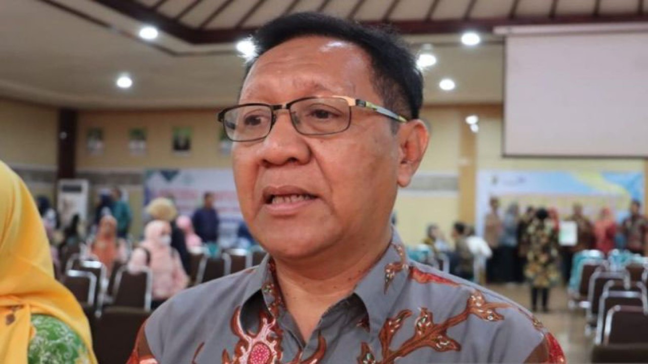 Kepala Dinas Sosial, Pengendalian Penduduk, dan Keluarga Berencana Kota Pekalongan Yos Rosidi. (ANTARA/Dokumen Pribadi)