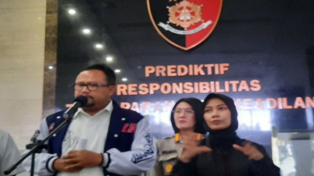 Direktur Tindak Pidana Siber Bareskrim Polri Brigjen Polisi Adi Vivid Agustiadi Bachtiar memberikan keterangan pers di Bareskrim Polri, Jakarta, Rabu (30/8/2023). (ANTARA/Laily Rahmawaty)