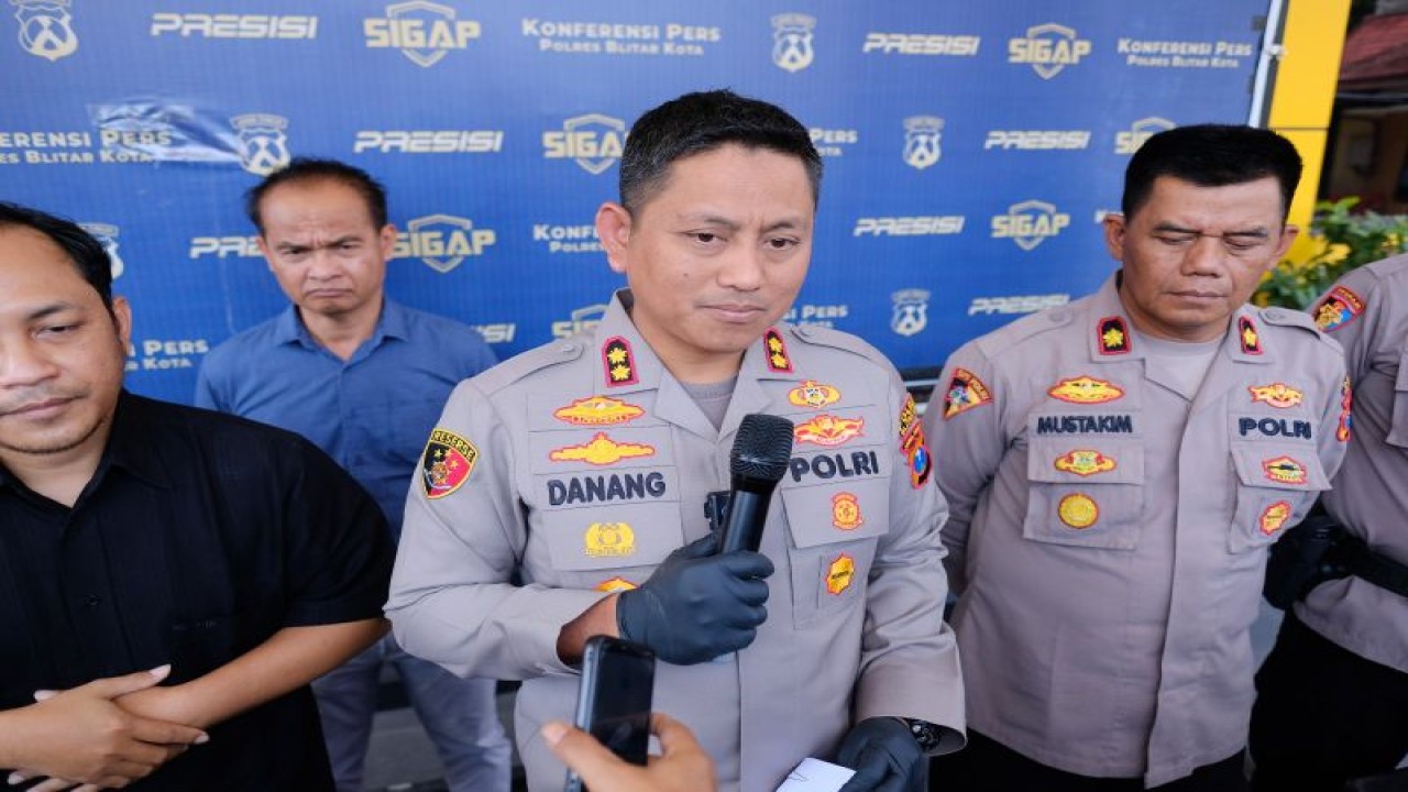 Kapolres Blitar Kota AKBP Danang Prasetyo saat gelar perkara di Mapolres Blitar Kota, Jawa Timur, Rabu (30/8/2023). ANTARA/ HO-Polres Blitar Kota