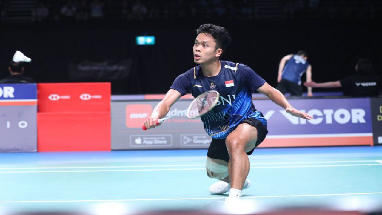 Atlet bulu tangkis tunggal putra Indonesia Anthony Sinisuka Ginting berlaga di babak perempat final Australian Open 2023, Jumat (4/8/2023). (ANTARA/HO/PBSI)