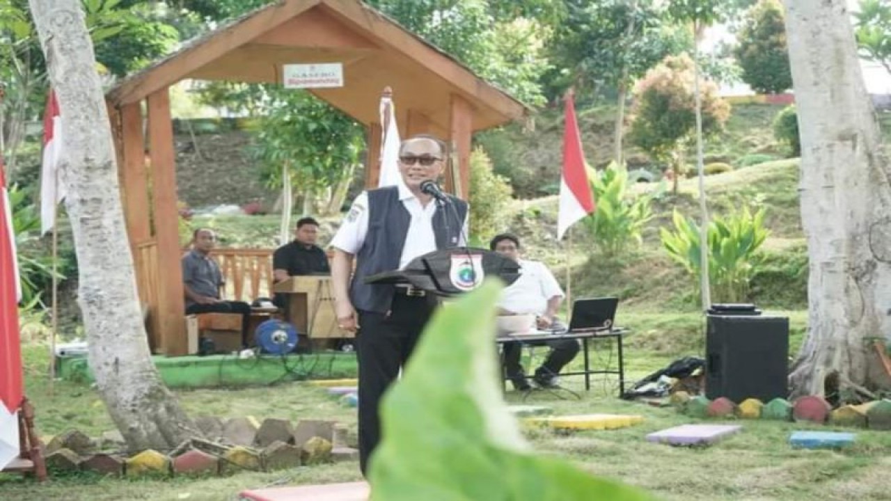 Penjabat Gubernur Sulbar, Zudan Arif Fakhrullah di Mamuju, pada pertemuan dengan anggota DPRD Sulbar dan menyampaikan, APBD Sulbar terancam defisit pada 2024 sebesar Rp66 miliar yang mesti dicarikan solusinya di Mamuju, (02/8/2023) ANTARA Foto/M Faisal Hanapi