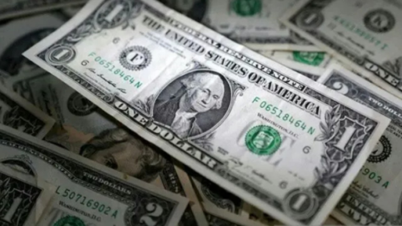 Arsip foto - Uang kertas dolar AS terlihat dalam ilustrasi ini diambil 10 Maret 2023. (ANTARA/REUTERS/Dado Ruvic/pri.)