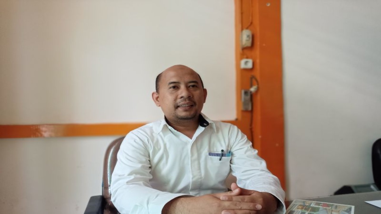Pimpinan Cabang Pembantu Bulog Putussibau M Azwar Fuad. ANTARA (Teofilusianto Timotius)