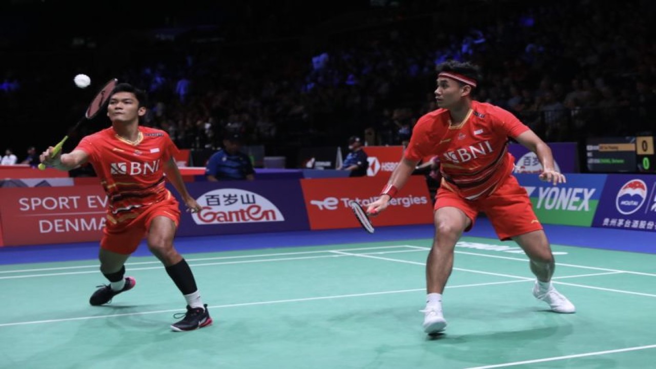 Ganda putra Indonesia Bagas Maulana/Muhammad Shohibul Fikri melaju ke perempat final Kejuaraan Dunia BWF 2023 setelah mengalahkan Takuro Hoki/Yugo Kobayashi (Jepang) Kamis (24/8/2023) malam waktu Kopenhagen, Denmark. (ANTARA/HO-PP PBSI)