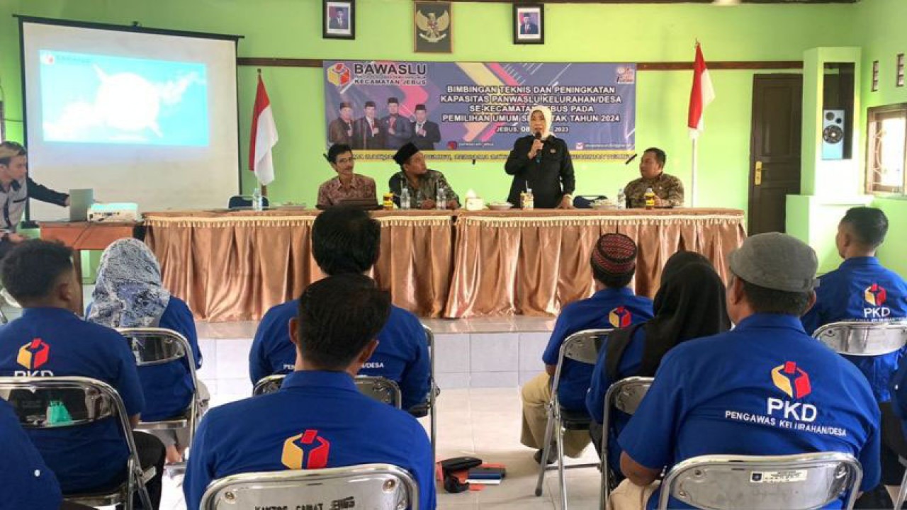 Badan Pengawas Pemilu Kabupaten Bangka Barat menggelar bimbingan teknis pengawasan bagi para pengawas di tingkat kelurahan dan desa agar mampu menjalankan tugas pokok dan fungsi mengawal Pemilu 2024. (ANTARA/ Donatus Dasapurna)