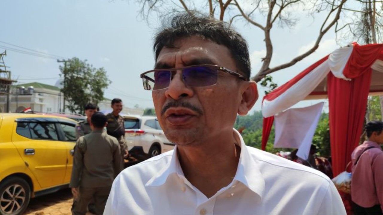 Kepala Dinas Lingkungan Hidup Kota Bengkulu Riduan. ANTARA/Anggi Mayasari