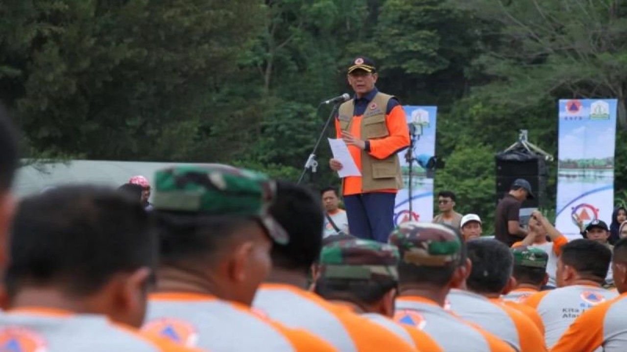 Kepala BNPB Letjend Doni Monardo saat meluncurkan program Katana di Pantai Pasie Jantang Kecamatan Lhoong Kabupaten Aceh Besar, Minggu (8/12/2019). ((ANTARA/Khalis))