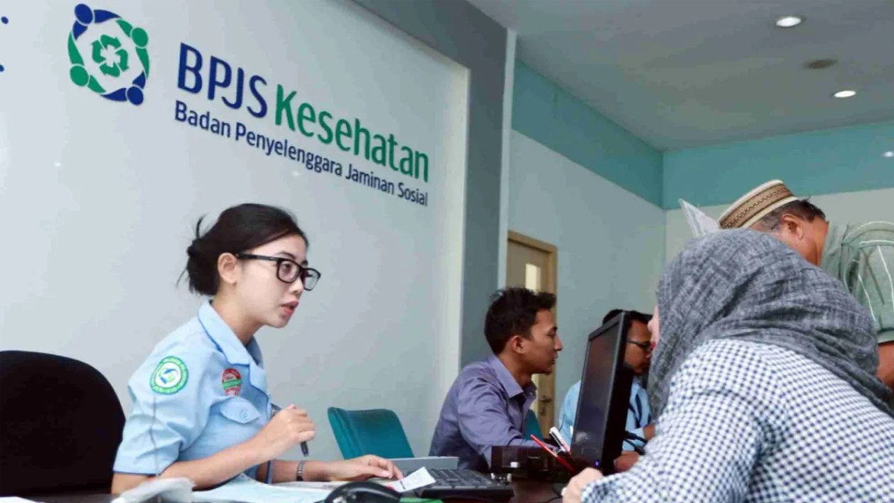 Ilustrasi seorang tengah konsultasi dengan petugas BPJS Kesehatan. (net)