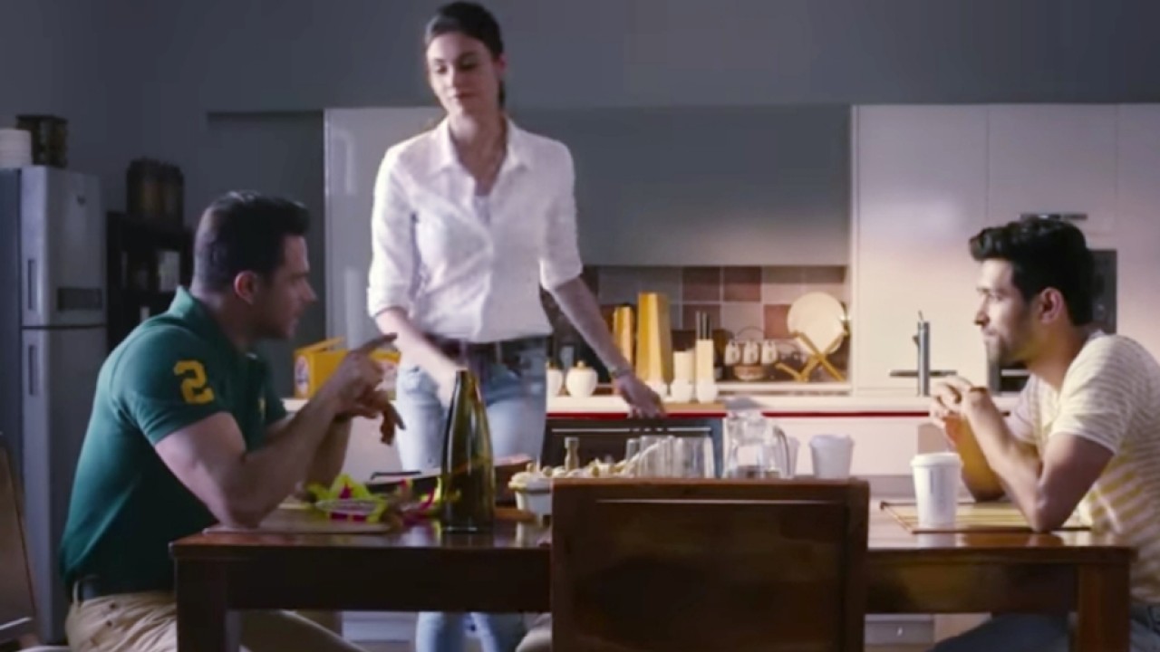 Cuplikan adegan Broken But Beautiful Super Bollywood NTV/net