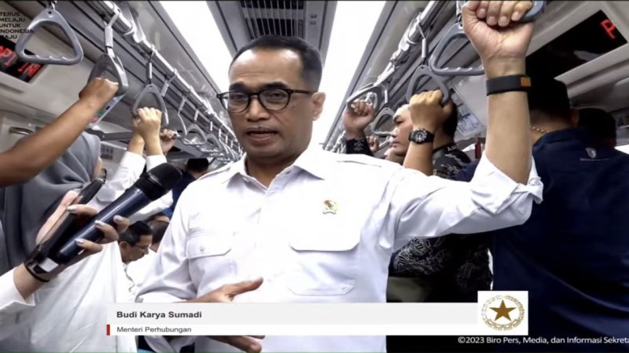 Tangkapan layar Menteri Perhubungan Budi Karya Sumadi ketika memberikan pernyataan pers di sela-sela Peresmian LRT Jabodebek dari Stasiun Cawang, Jakarta, Senin (28/8/2023). ANTARA/Yashinta Difa