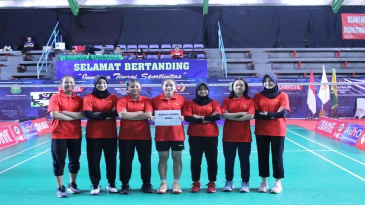 Kontingen cabang olahraga tim bulu tangkis beregu puteri asal Provinsi Kepulauan Riau (Kepri) berhasil lolos ke Pekan Olahraga Nasional (PON) 2024 di Provinsi Aceh dan Sumatera Utara setelah mengikuti Pra-PON di Bandung 18-23 Agustus 2023. (ANTARA/HO-KONI Kepri)