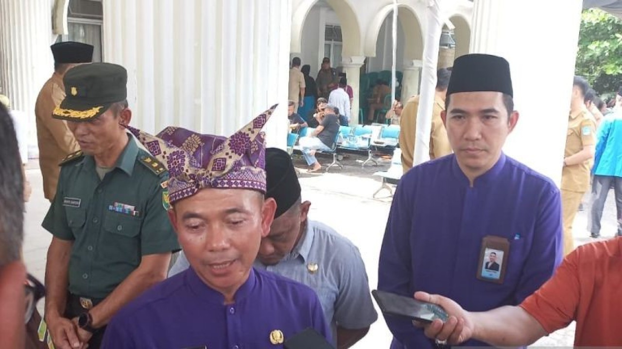 Bupati Bangka Mulkan (ANTARA/Kasmono)