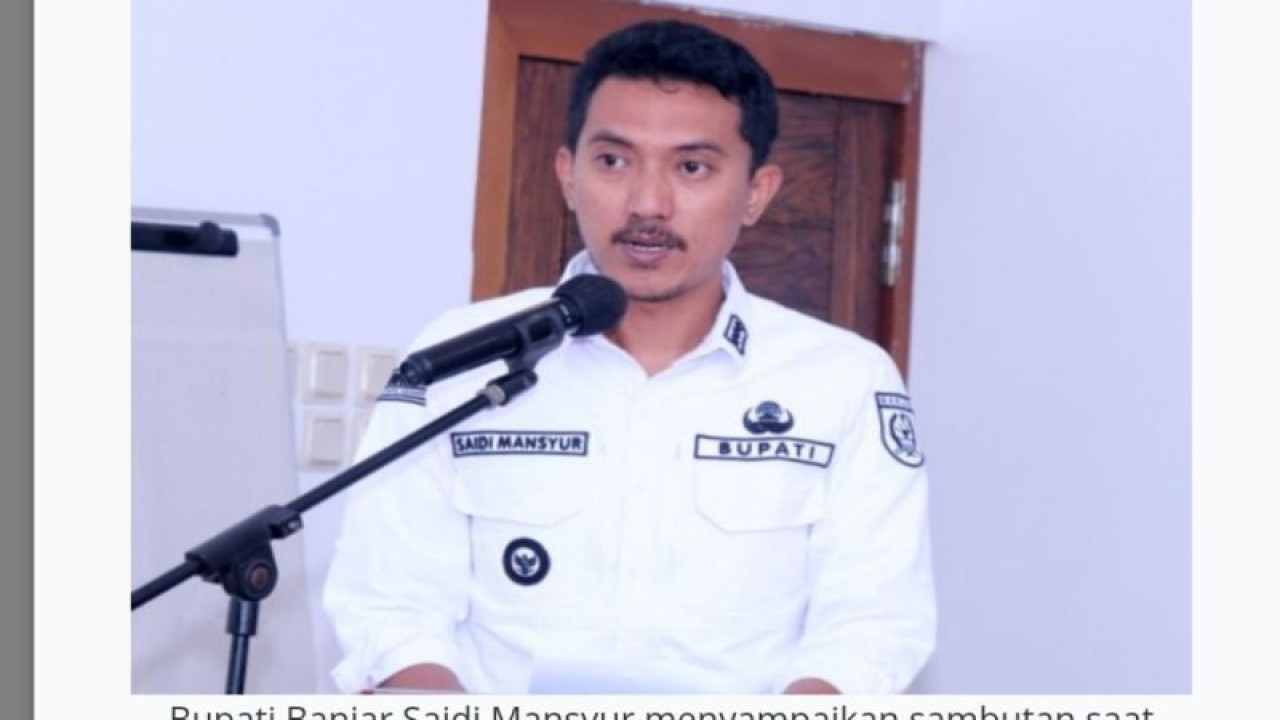 Bupati Banjar Saidi Mansyur menyampaikan sambutan saat seleksi terbuka pejabat JPT Pratama yang diselenggarakan BKPSDM Banjar untuk menjaring pejabat yang berkompeten menduduki dua posisi kepala Dinas di Martapura, Rabu (9/8/2023). (ANTARA/HO-Kominfo Kabupaten Banjar)