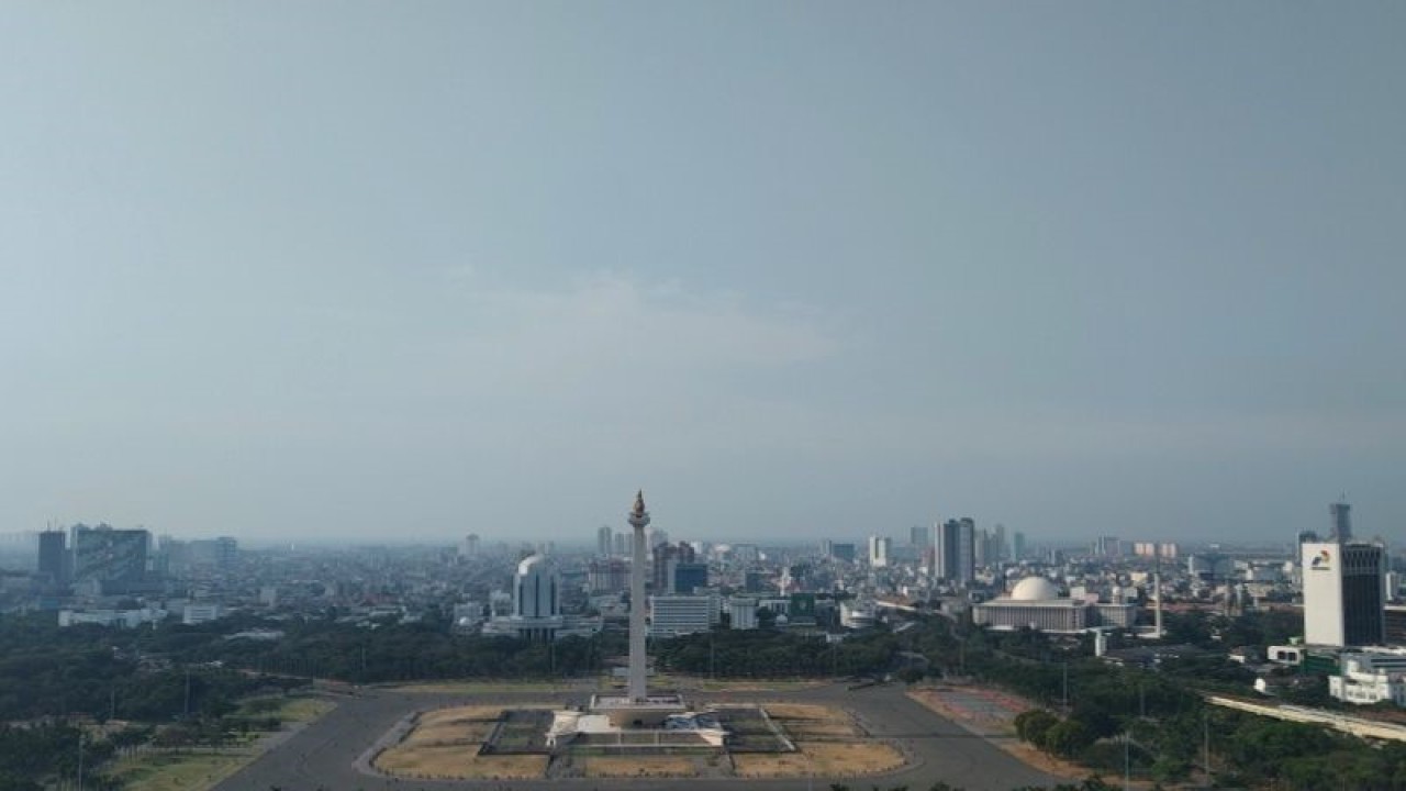 Cuaca Ibu Kota DKI Jakarta diprakirakan cerah. (ANTARA/Aditya Ramadhan)
