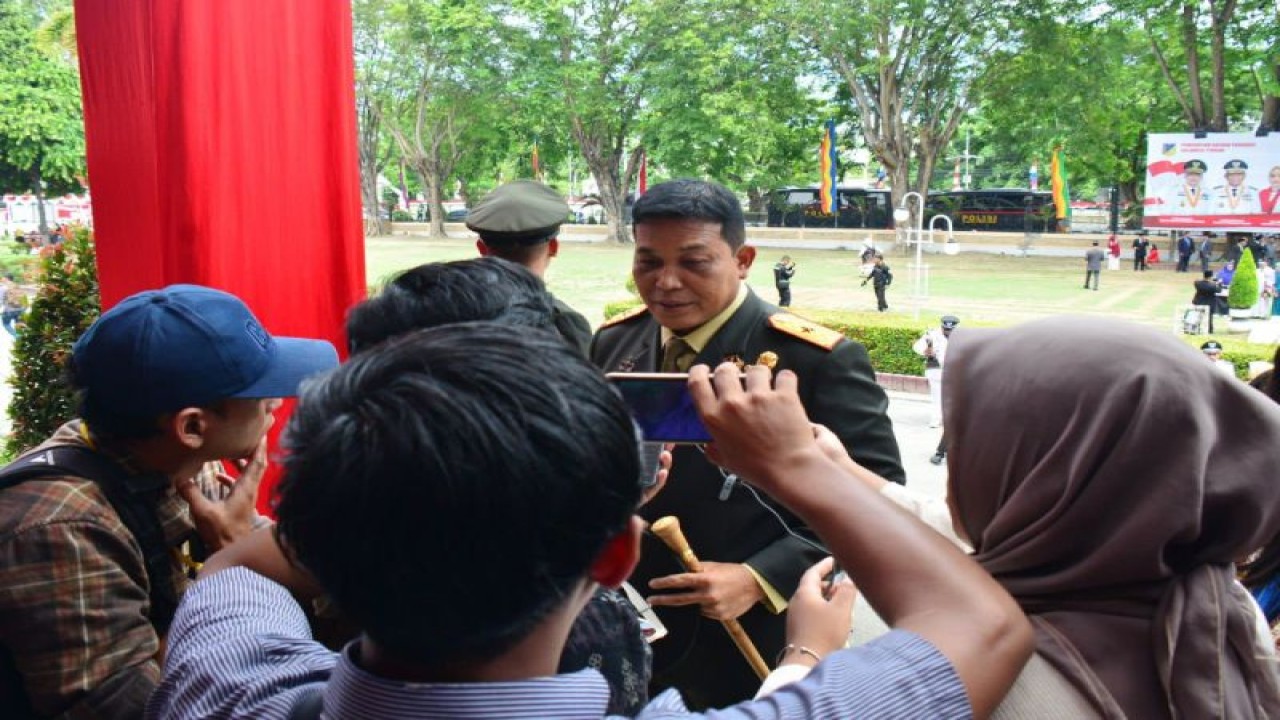 Komandan Korem (Danrem) 132/Tadulako, Sulawesi Tengah Brigjen TNI Dody Triwinarto melakukan wawancara bersama wartawan di Palu, Jumat (18/8/2023). (ANTARA/HO-Penrem 132/Tadulako)
