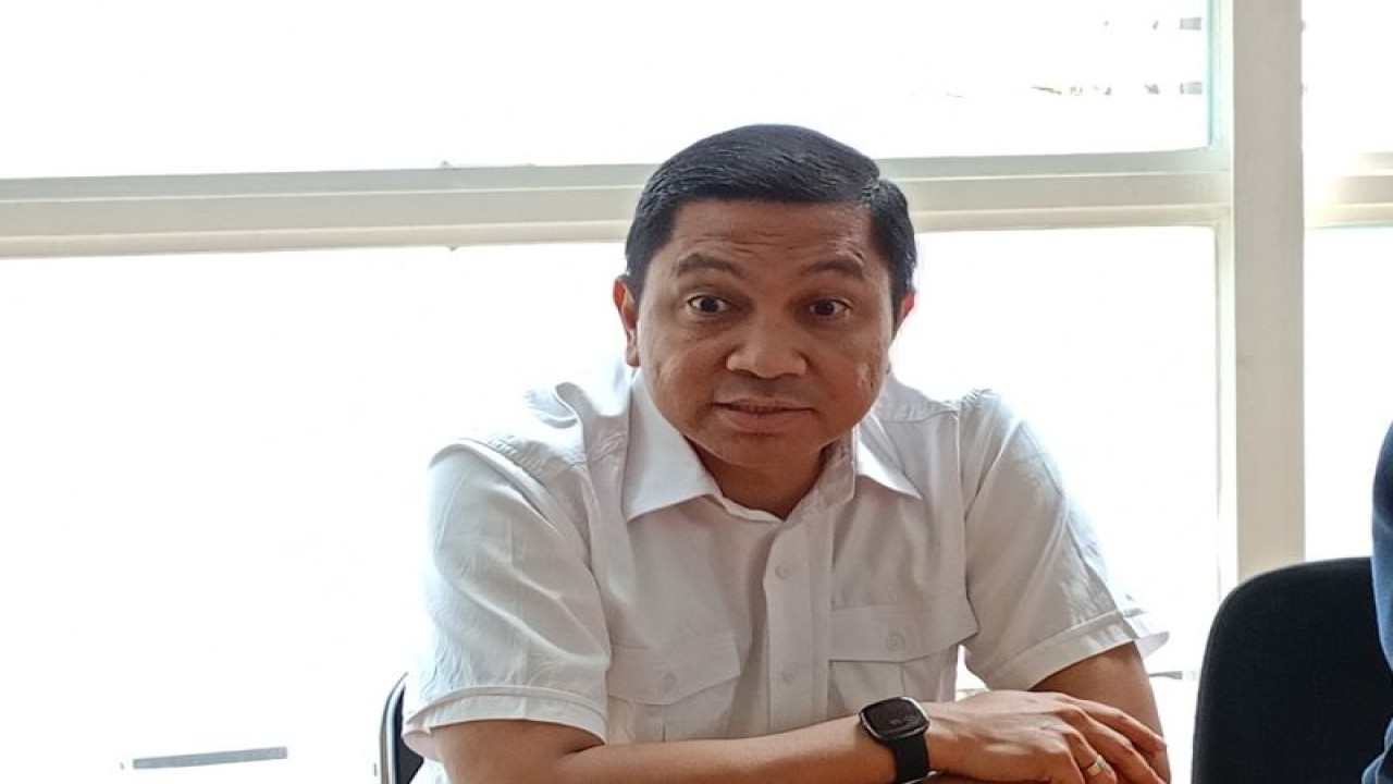 Direktur Operasi dan Keselamatan TransJakarta Daud Joseph di Halte TransJakarta CSW, Jakarta Selatan, Rabu (23/8/2023). (ANTARA/Siti Nurhaliza)