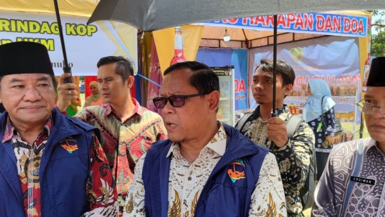 Deputi Bidang Pendidikan dan Peran Serta Masyarakat KPK RI Wawan wardiana (di tengah). ANTARA/Anggi Mayasari