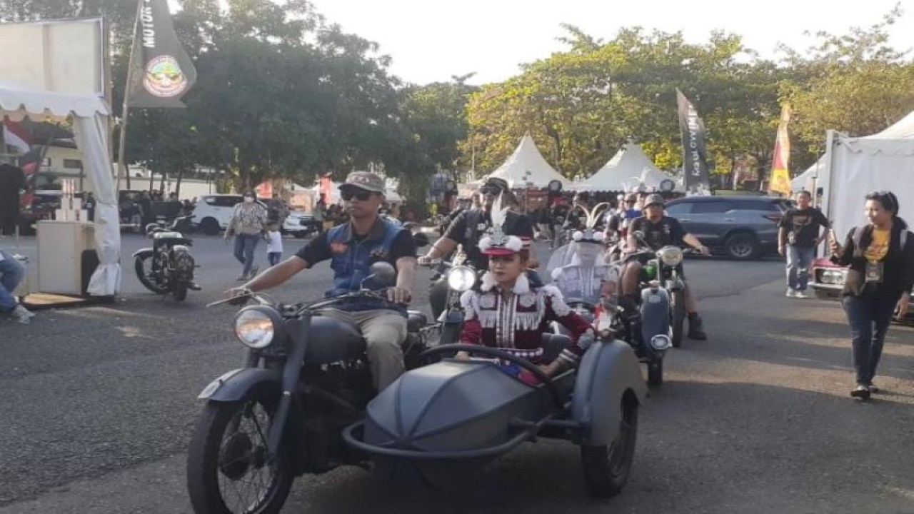 Sekitar 10.000 motor unik dan jadul memenuhi lapangan parkir timur Jogja Expo Center (JEC), pada 4-5 Agustus 2023. (Rizky Wahyu/Radar Jogja)