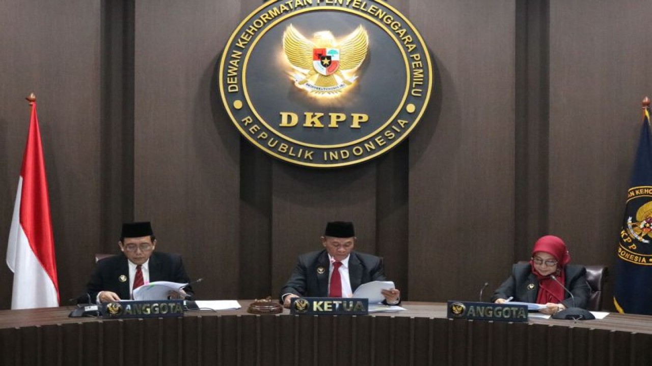 Sidang pembacaan putusan dugaan pelanggaran Kode Etik Penyelenggara Pemilu (KEPP) perkara Nomor 78-PKE-DKPP/V/2023 yang diselenggarakan di Ruang Sidang DKPP, di Jakarta, Rabu (2/8/2023) (ANTARA/HO-DKPP)
