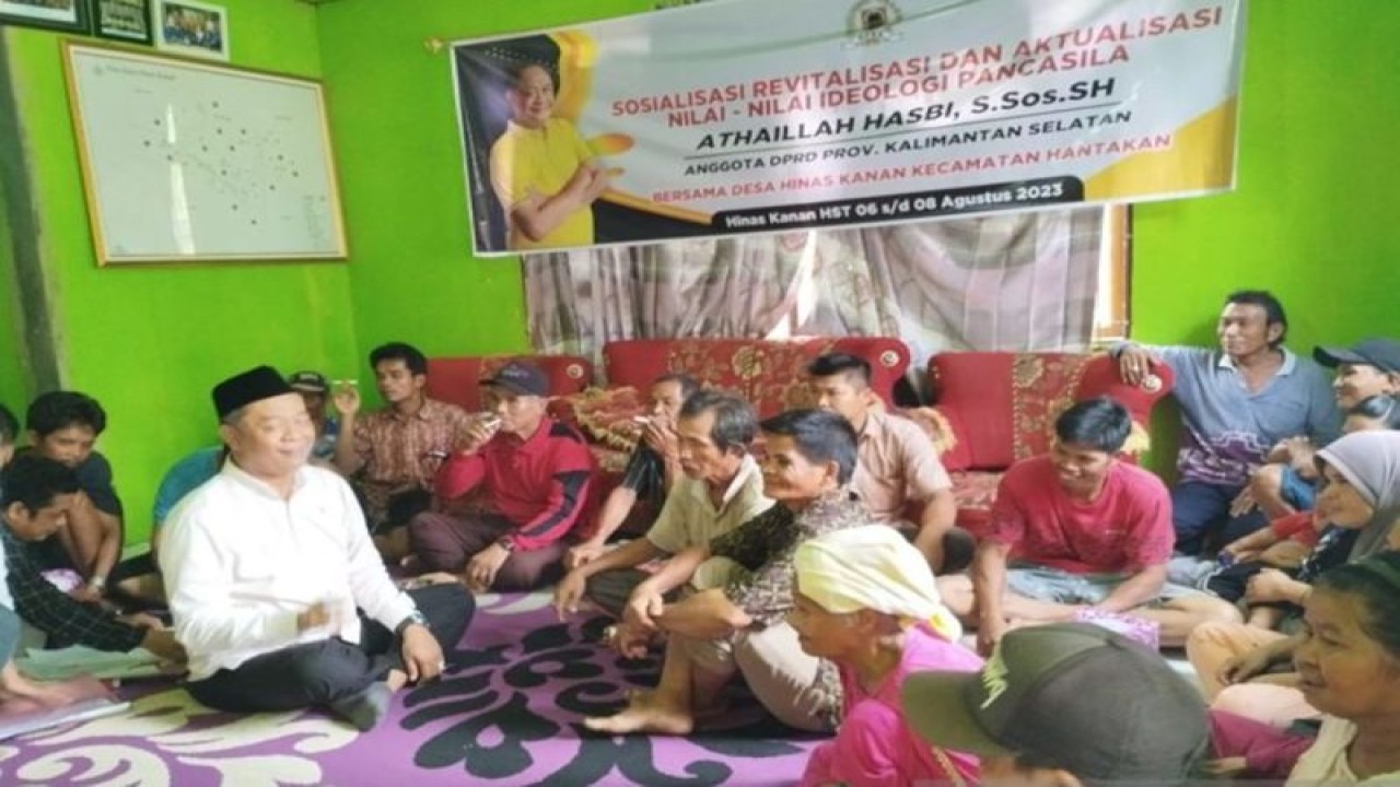 Anggota DPRD Provinsi Kalimantan Selatan (Kalsel) Athaillah Hasbi saat sosialisasi Revitalisasi dan Aktualisasi Nilai-Nilai Pancasila di Desa Hinas Kanan (pedalaman Meratus) Kecamatan Hantakan Kabupaten Hulu Sungai Tengah, 6 Agustus 2023. (ANTARA/HO-Dokumen Pribadi)
