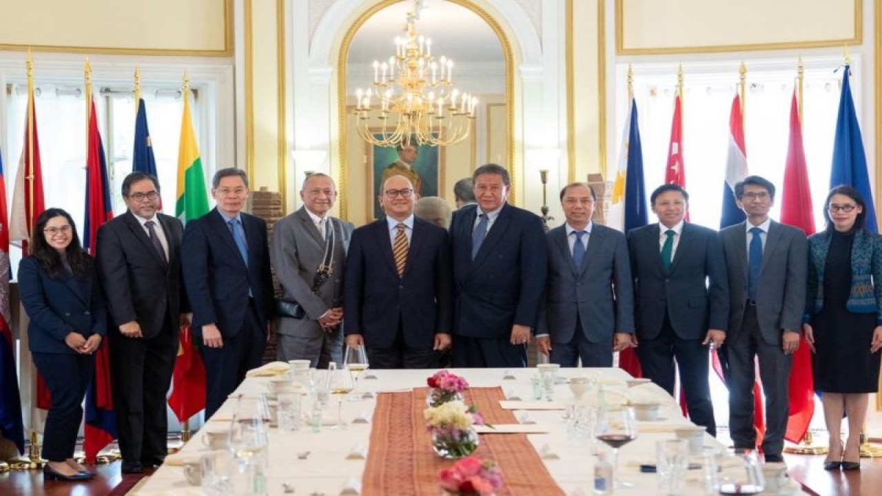Duta Besar RI untuk Amerika Serikat Rosan Perkasa Roeslani ditetapkan sebagai Ketua Komite ASEAN di Washington, Amerika Serikat, atau Chairman ASEAN Committee in Washington DC (ACW) 2023 pada Rabu (16/8/2023). ANTARA/Dokumentasi pribadi