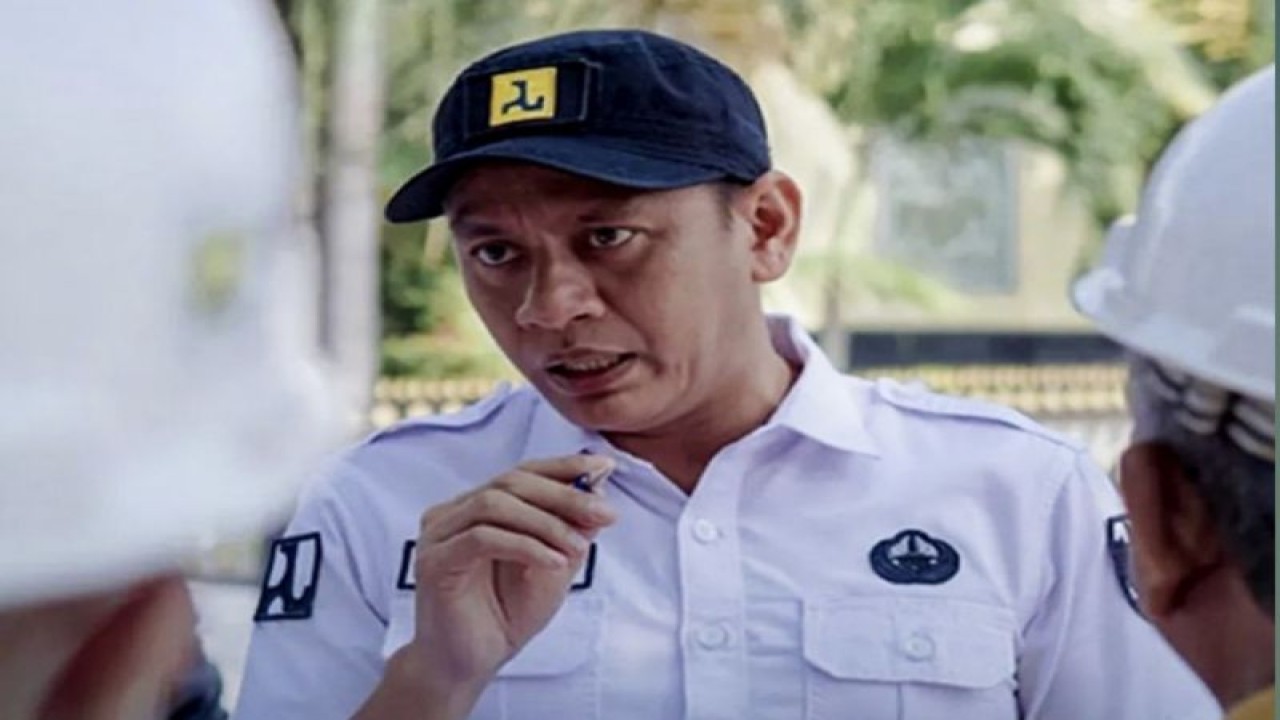 Pelaksana tugas (Plt) Kepala Dinas Pekerjaan Umum dan Penataan Ruang (PUPR) Kota Pekanbaru, Edward Riansyah ketika meninjau salah satu proyek di daerah itu. (ANTARA/HO-Pemkot Pekanbaru)