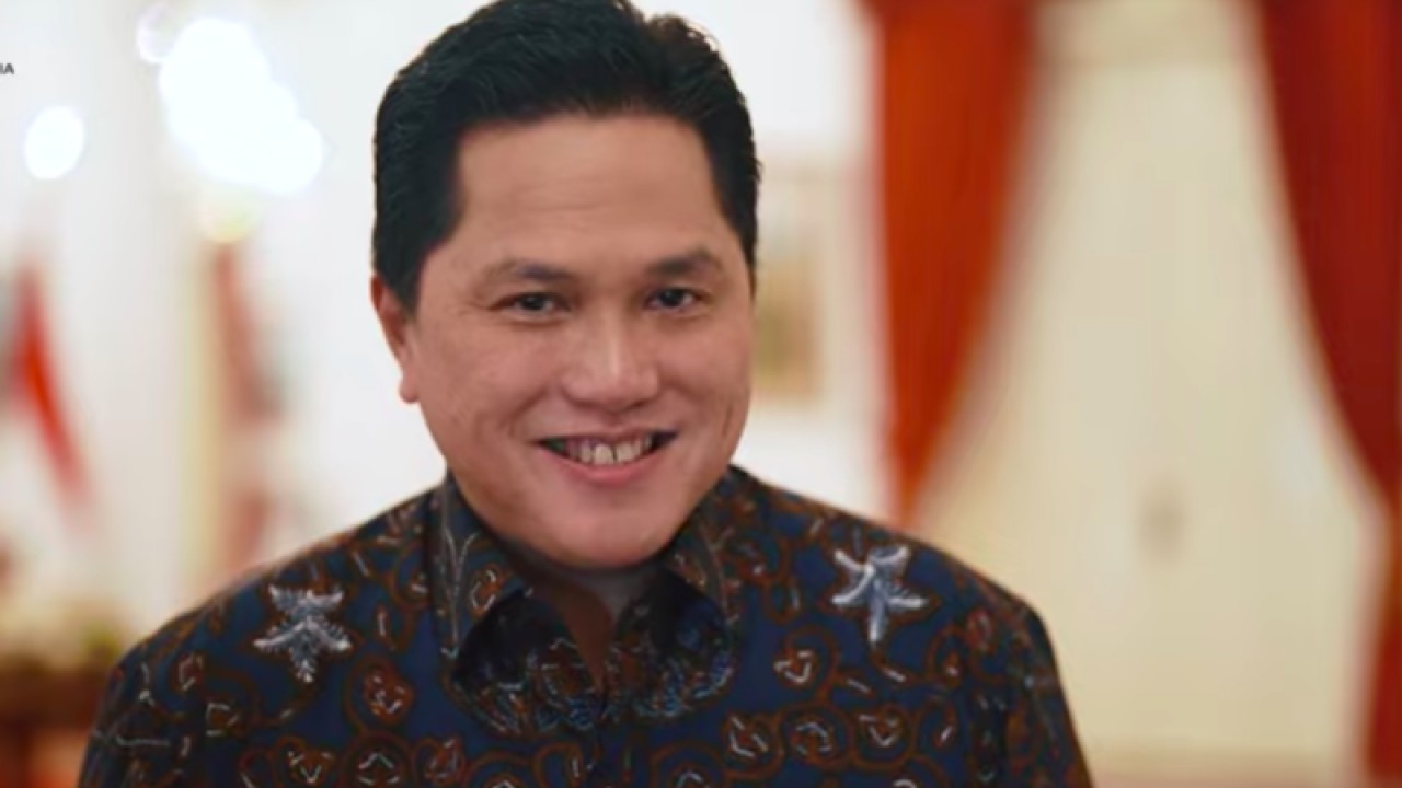 Tangkapan layar Menteri BUMN Erick Thohir mengajak publik untuk menyaksikan peringatan HUT RI yang digelar di Istana Kepresidenan, Jakarta, Kamis (17/8/2023) sekaligus menebak baju adat yang dipakai oleh mereka pada upacara tersebut. ANTARA/Indra Arief