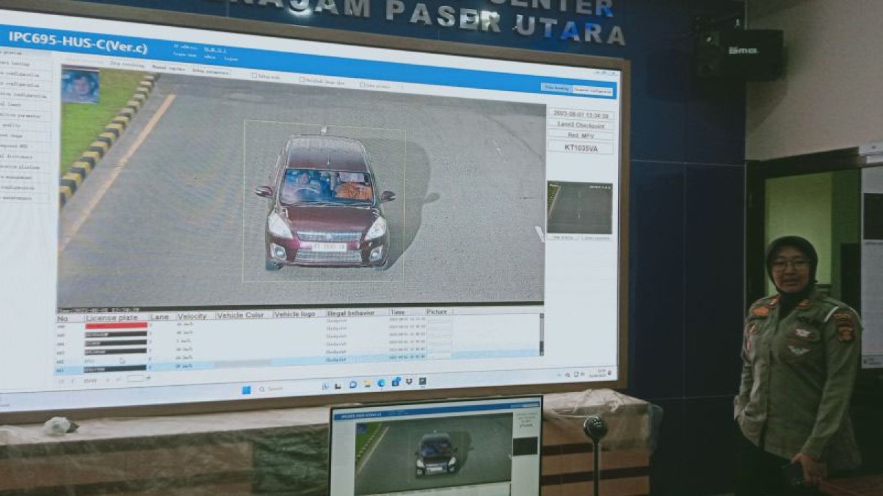 Satlantas Polres Penajam Paser Utara, Kalimantan Timur melakukan uji coba kamera ETLE, dan terlihat pengendara mulai patuh berlalu lintas ANTARA/Nyaman Bagus Purwaniawan.