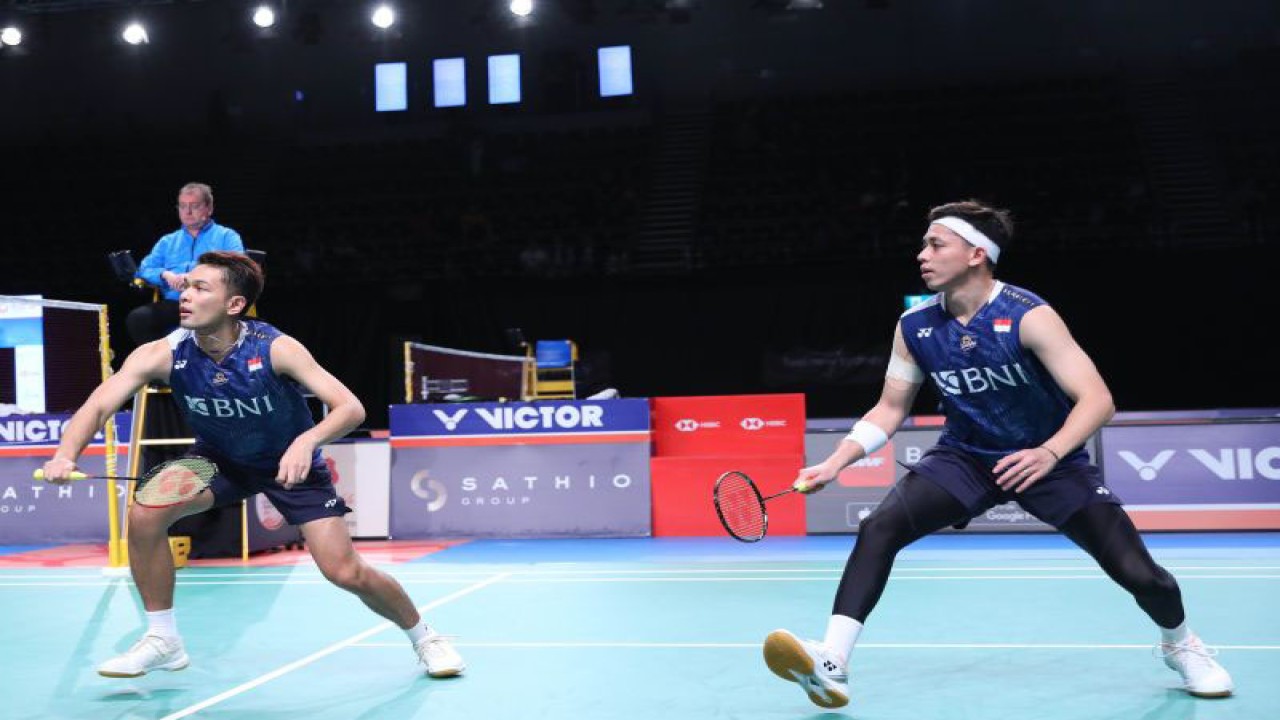 Pasangan ganda putra Indonesia Fajar Alfian/Muhammad Rian Ardianto saat berlaga di perempat final Australian Open 2023, Jumat (4/8/2023). (ANTARA/HO/PBSI)
