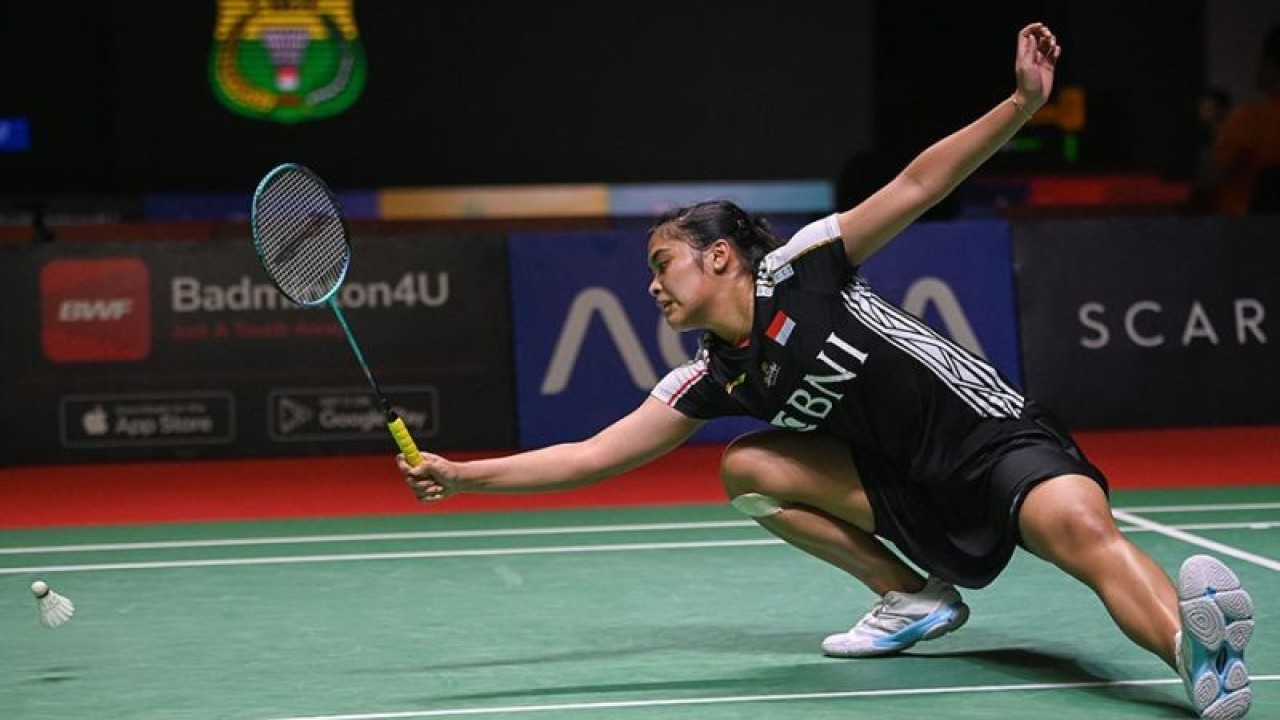 Ilustrasi - Pebulu tangkis tunggal putri Indonesia Gregoria Mariska Tunjung gagal mengembalikan kok ke arah lawannya asal India Pusarla Sindhu dalam pertandingan babak pertama (32 besar) turnamen Indonesia Open 2023 di Istora Senayan, Jakarta, Selasa (13/6/2023). ANTARA FOTO/Aditya Pradana Putra/rwa.