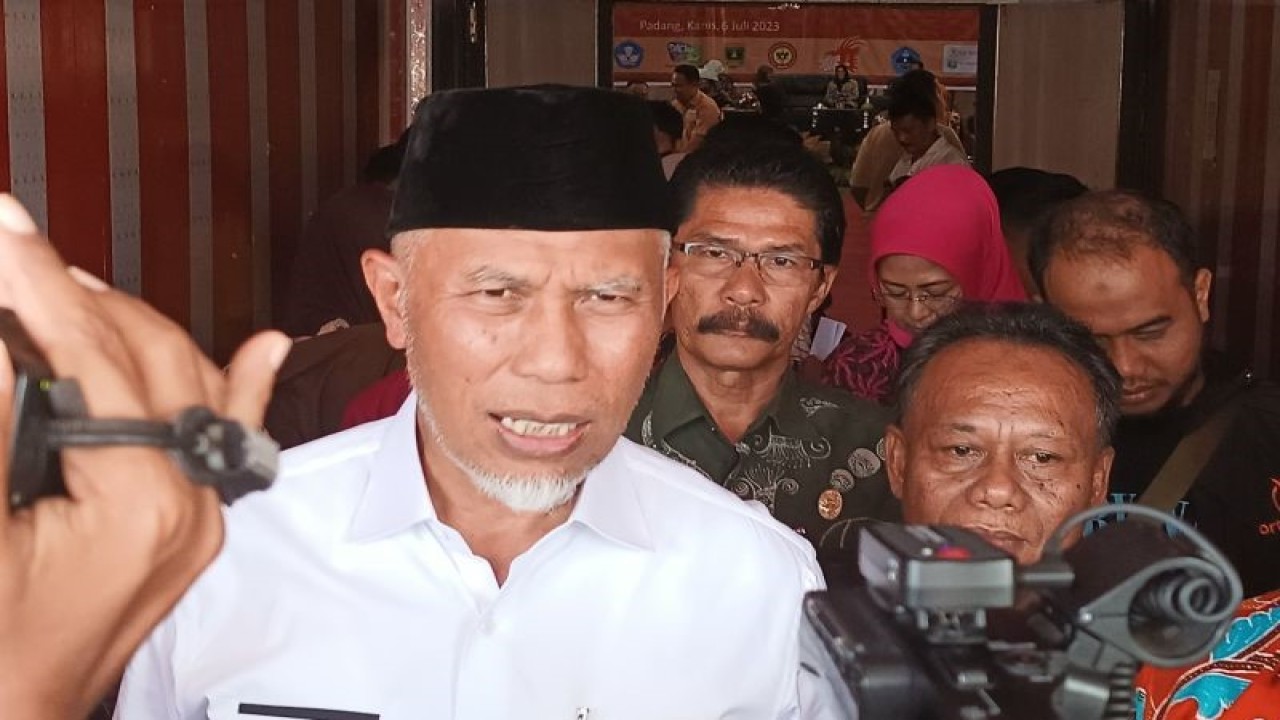 Gubernur Sumatera Barat, Mahyeldi. (ANTARA/Miko Elfisha)