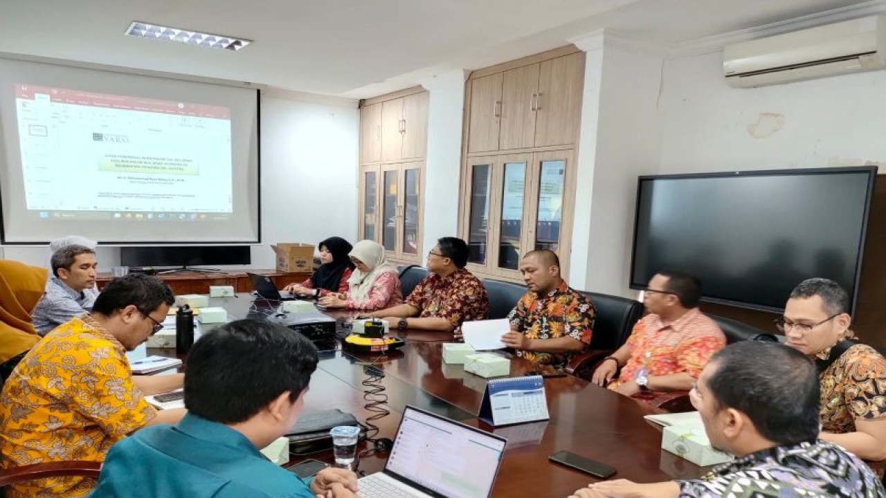 Kantor Wilayah Kementerian Hukum dan Hak Asasi Manusia DKI Jakarta menurunkan tim pengkajian perlindungan HAM terhadap pencemaran udara di DKI Jakarta untuk berdialog dengan jajaran Dinas Lingkungan Hidup Provinsi DKI Jakarta, Kamis (10/8/2023). ANTARA/HO-Kanwil Kemenkumham DKI