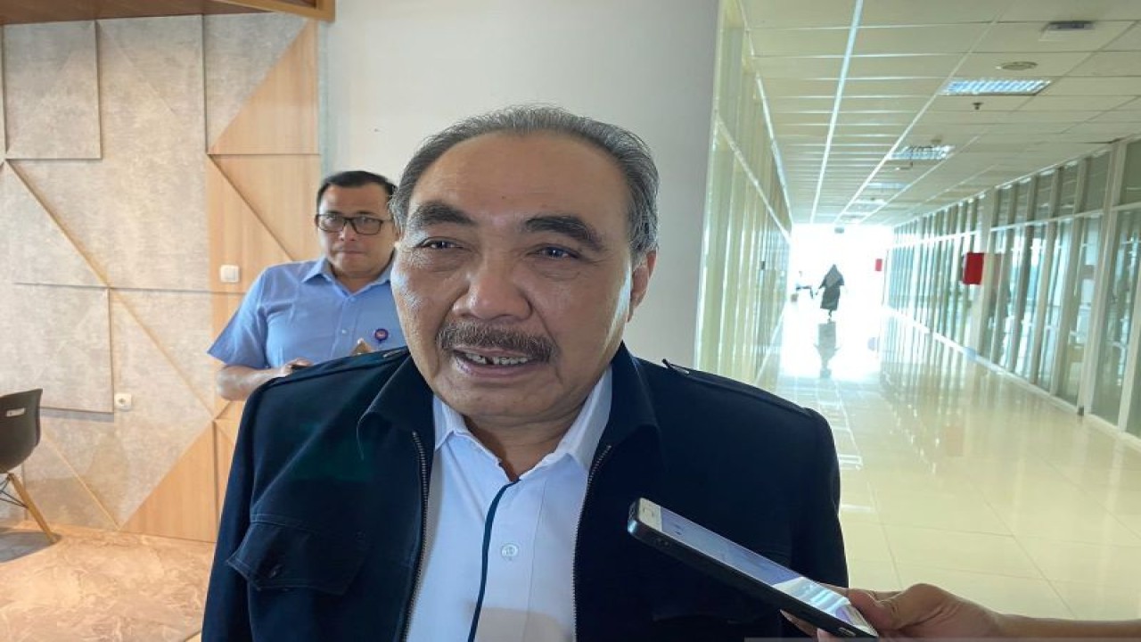 Ketua Lembaga Perlindungan Saksi dan Korban (LPSK) Hasto Atmojo Suroyo di Kantor LPSK, Jakarta, Senin (7/8/2023). (ANTARA/Fath Putra Mulya)