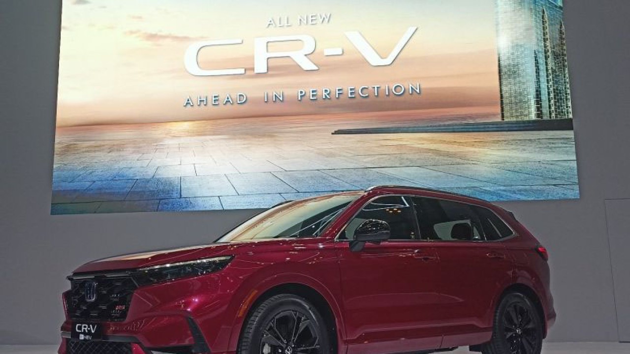 Honda All New CR-V Hybrid diluncurkan di gelaran GIIAS 2023, ICE BSD, Tangerang, Kamis (10/8/2023) (ANTARA/Fathur Rochman)
