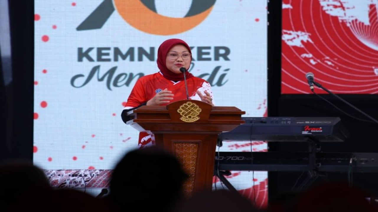 Menaker Ida Fauziyah saat memberikan sambutan pada Peringatan HUT ke-76 Kemnaker, bertajuk "Kemnaker Mengabdi dan Melayani" di Jakarta, Minggu (13/8/2023). ANTARA/HO-Kemnaker