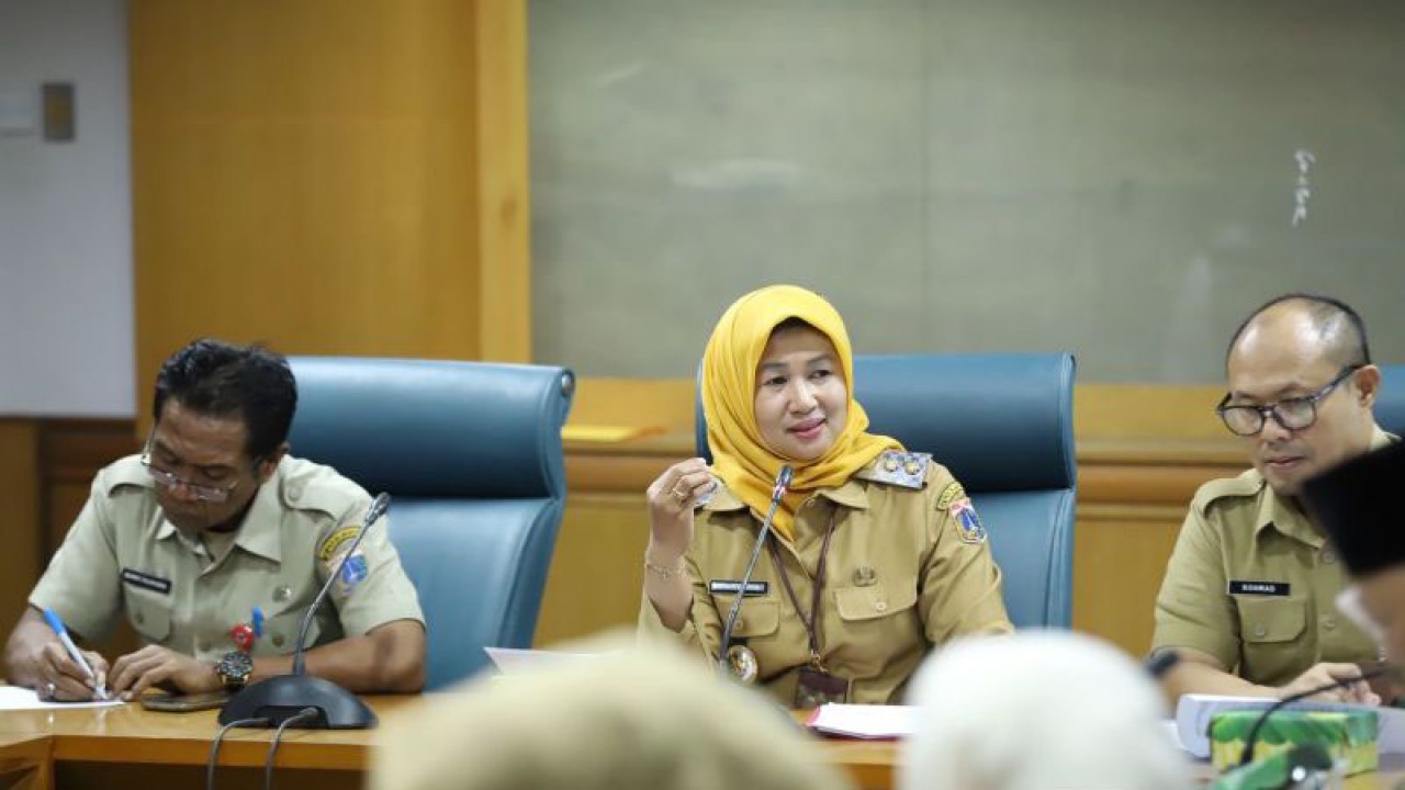 Wakil Wali Kota Jaktim Iin Mutmainah saat memimpin rapat koordinasi tim percepatan penurunan stunting Kota Administrasi Jakarta Timur di Ruang Rapat IV Kantor Wali Kota Jaktim, Senin (7/8/2023). ANTARA/HO-Kominfotik Jakarta Timur