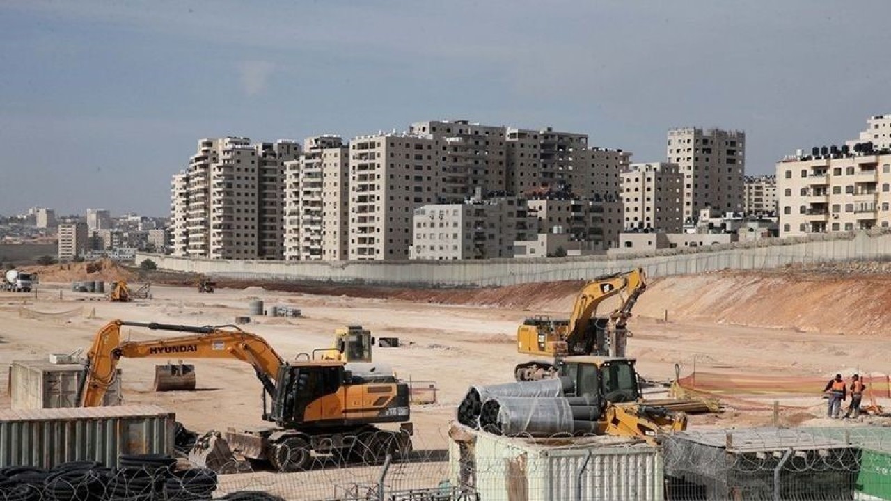 Arsip - Area konstruksi tempat Israel berencana membangun permukiman Yahudi besar-besaran di lokasi bandara yang terbengkalai di Yerusalem timur, Israel (25/11/2021). (ANTARA/Xinhua/Muammar Awad/aa.)