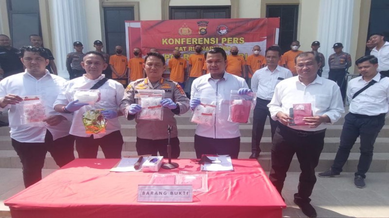 Polisi Jambi sita 1,6 kilogram sabu selama sepekan, Senin (7/8/2023). (ANTARA/HO-IST)