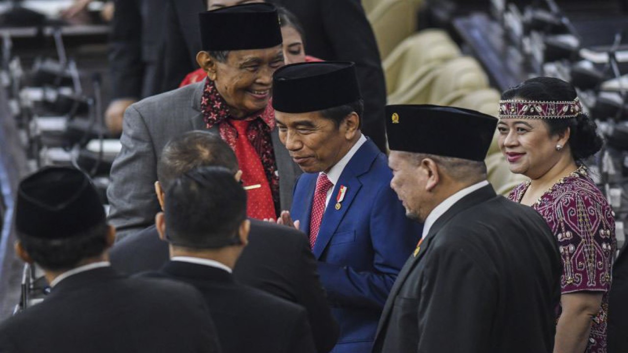 Presiden Joko Widodo menghadiri rapat Paripurna DPR pembukaan masa persidangan I DPR tahun sidang 2023-2024 di Gedung Nusantara, Kompleks Parlemen, Senayan, Jakarta, Rabu (16/8/2023). ANTARA FOTO/Galih Pradipta.