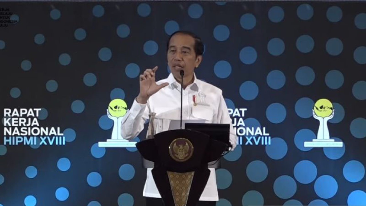 Tangkap layar Presiden RI Joko Widodo pada Pembukaan Rapat Kerja Nasional XVIII Himpunan Pengusaha Muda Indonesia Tahun 2023 seperti disaksikan secara virtual di Jakarta, Kamis (31/8/2023). ANTARA/Mentari Dwi Gayati