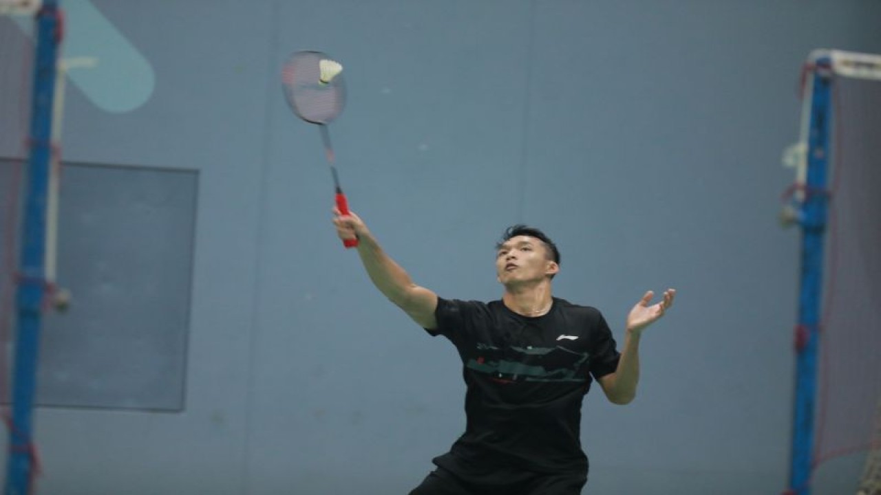 Pebulu tangkis tunggal putra Jonatan Christie saat melakoni sesi latihan perdana jelang Kejuaraan Dunia 2023 di Kopenhagen, Denmark, Sabtu. (ANTARA/HO-PP PBSI)
