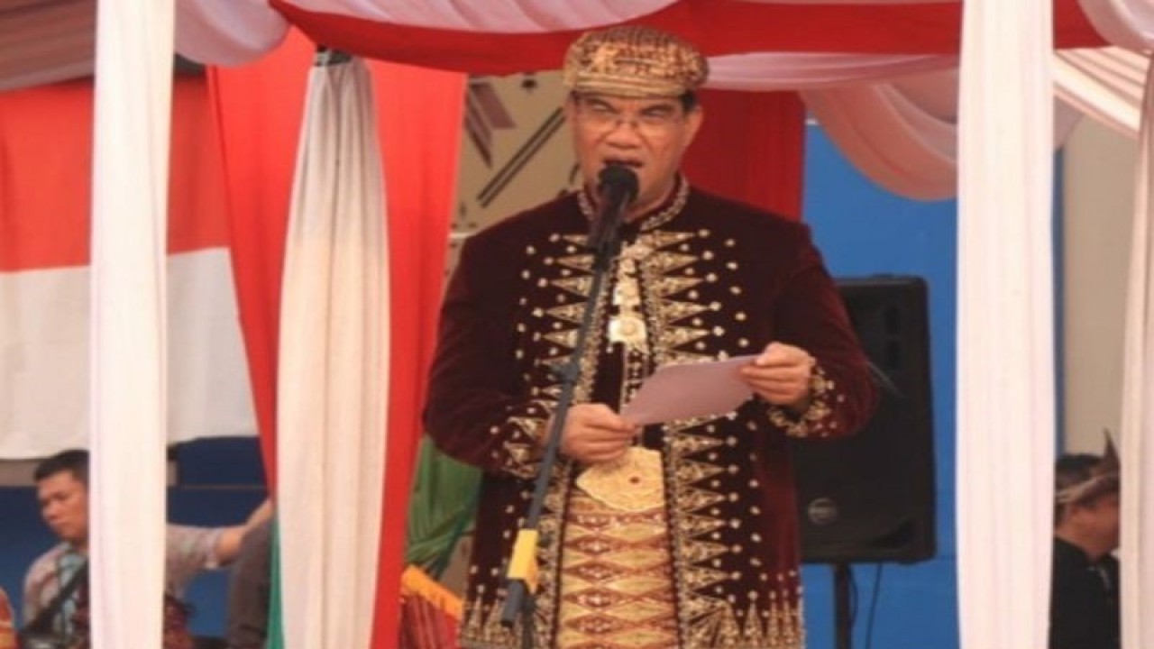 Kakanwil Kemenkumham Sumsel tampak gagah mengenakan pakaian adat Minang, Sumbar. (ANTARA/Yudi Abdullah/23)