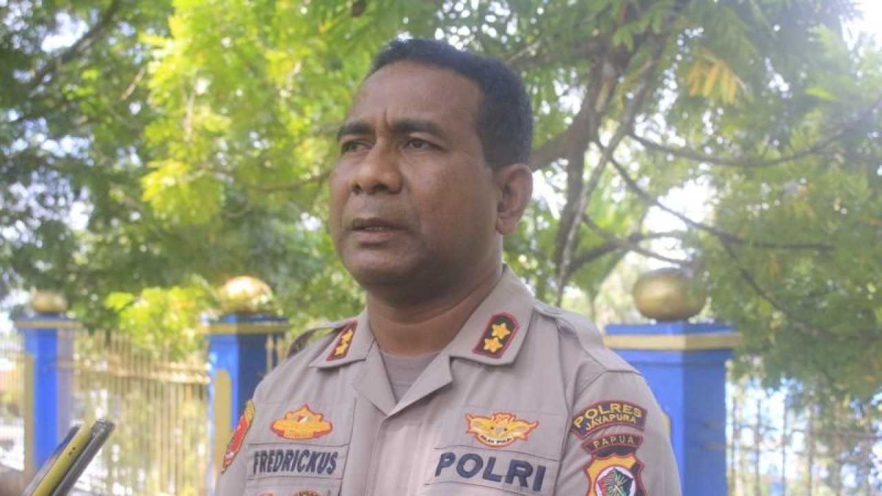 Kapolres Jayapura AKBP Fredrickus W.A Maclarimboem (ANTARA/Yudhi Efendi)